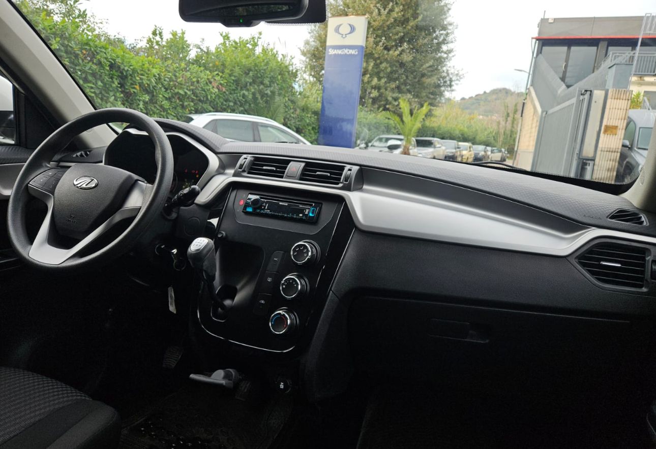 MAHINDRA KUV 100 K6+ 1200 cc