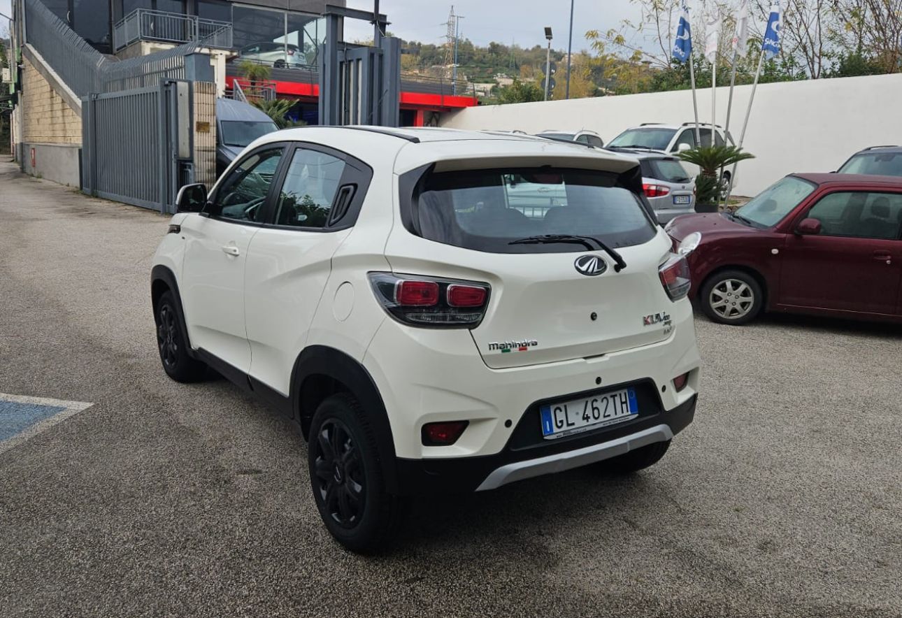 MAHINDRA KUV 100 K6+ 1200 cc