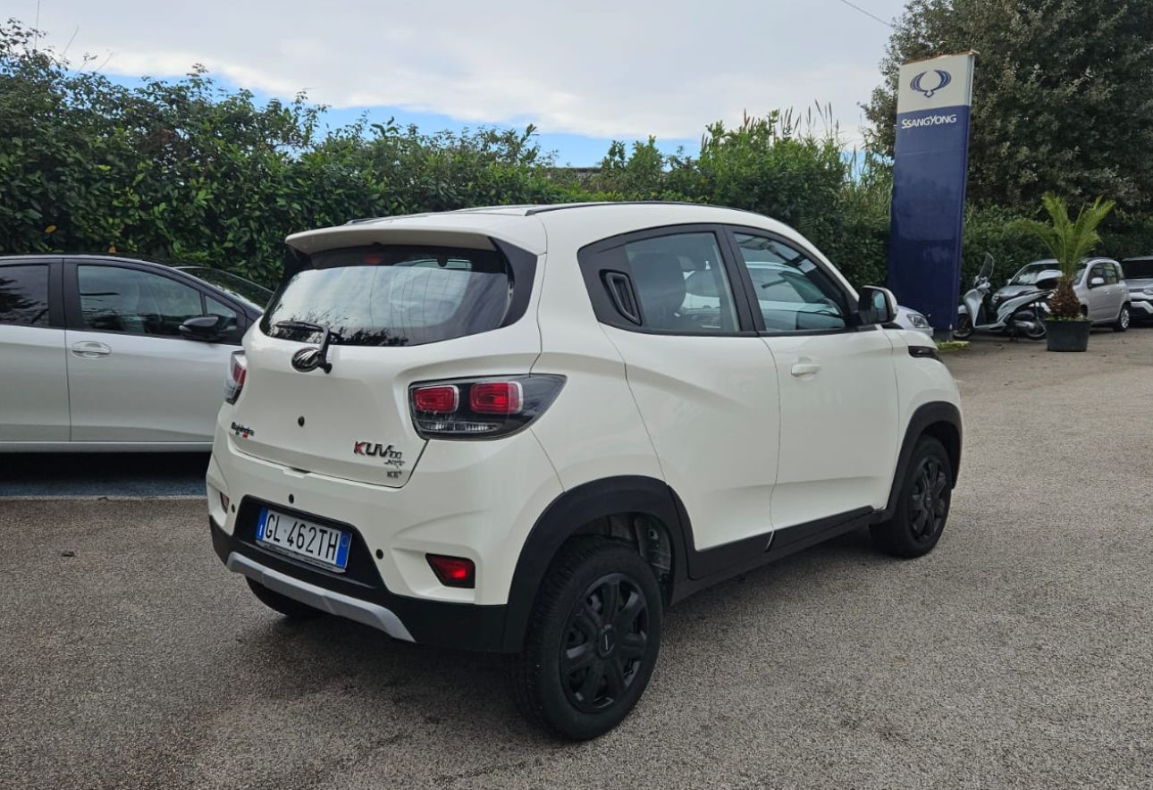 MAHINDRA KUV 100 K6+ 1200 cc