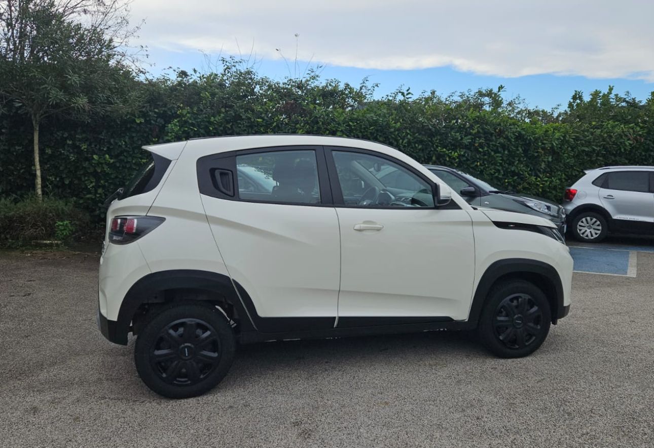 MAHINDRA KUV 100 K6+ 1200 cc