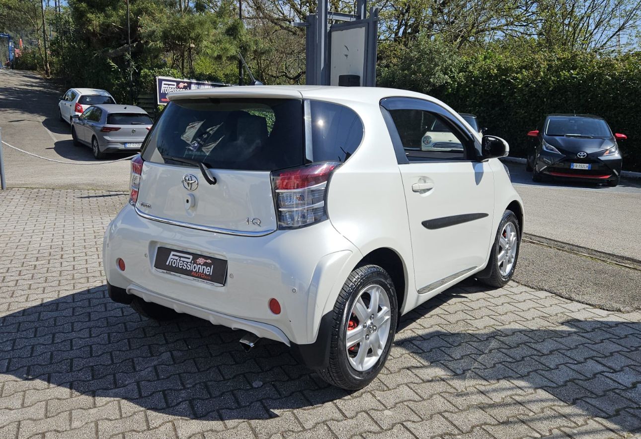 Toyota iq Sol + Fashion Pack 1000 cc