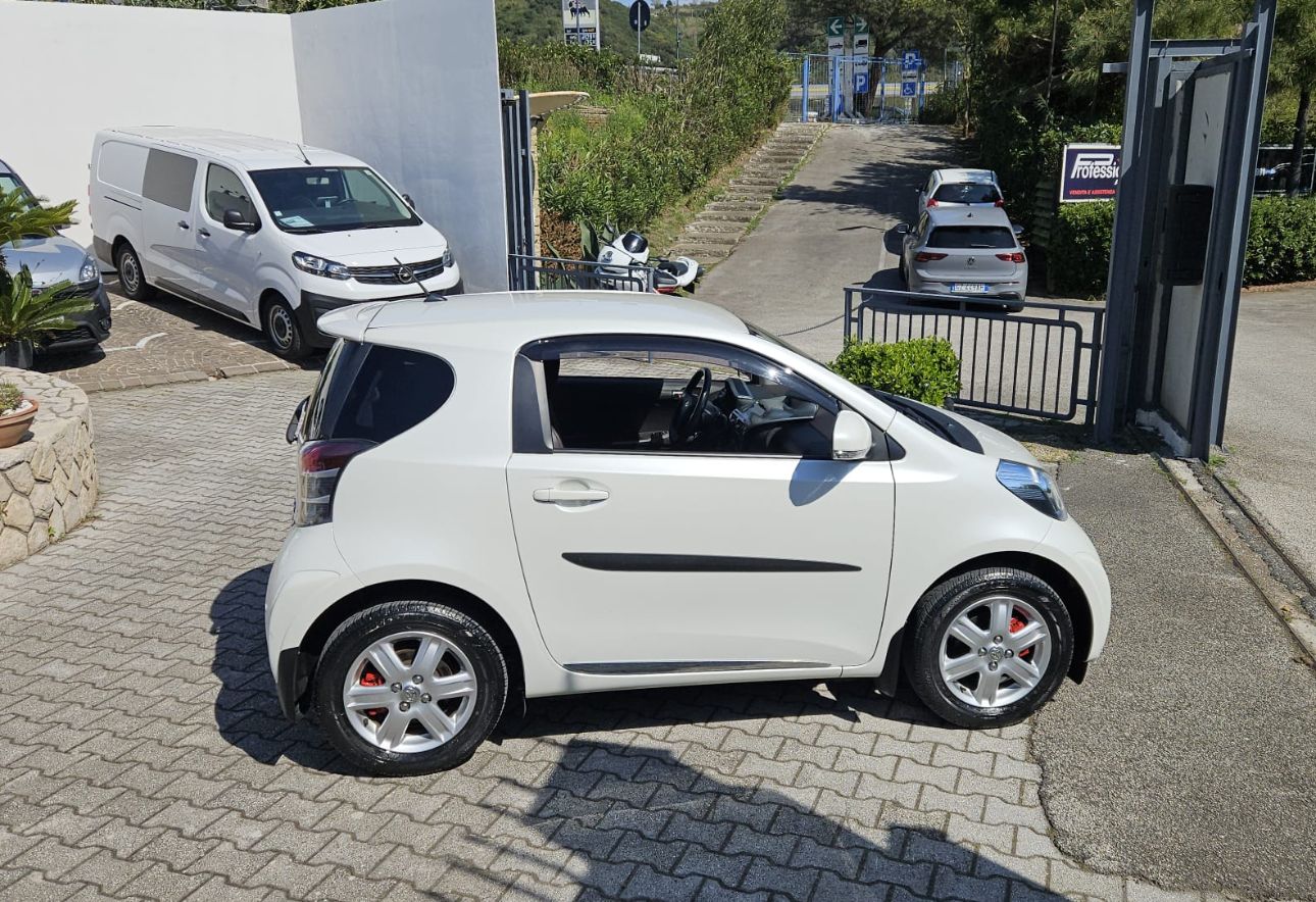 Toyota iq Sol + Fashion Pack 1000 cc