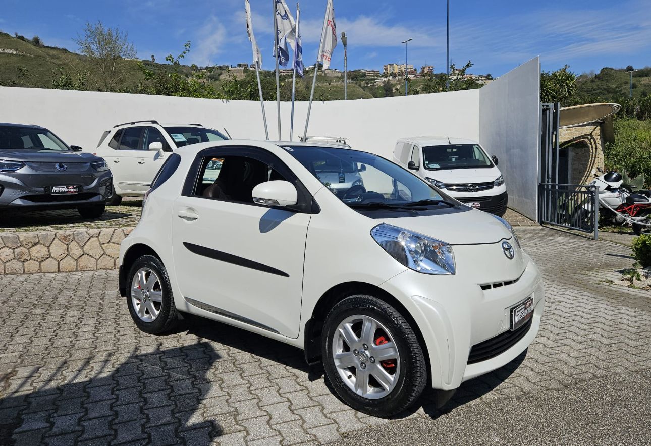 Toyota iq Sol + Fashion Pack 1000 cc