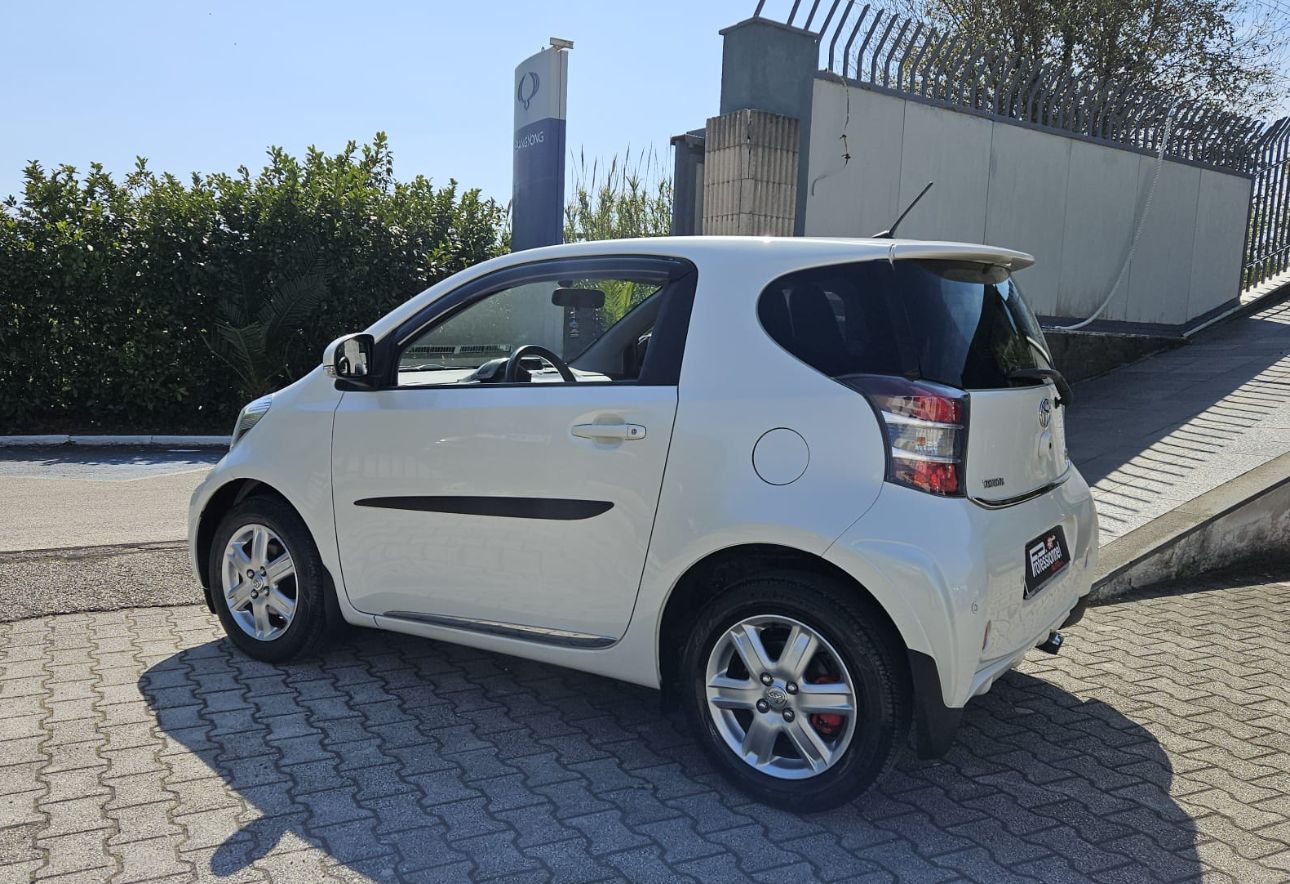 Toyota iq Sol + Fashion Pack 1000 cc