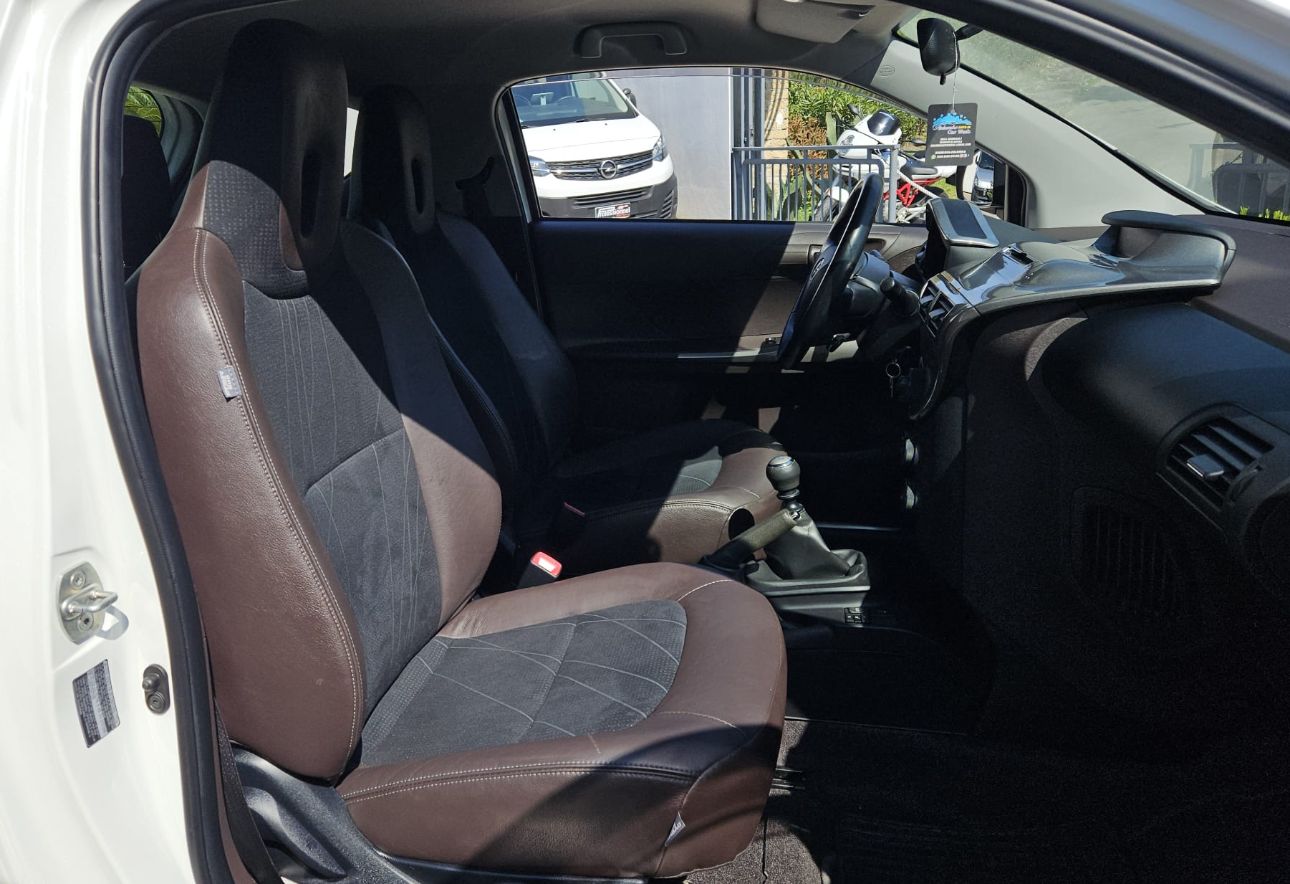 Toyota iq Sol + Fashion Pack 1000 cc