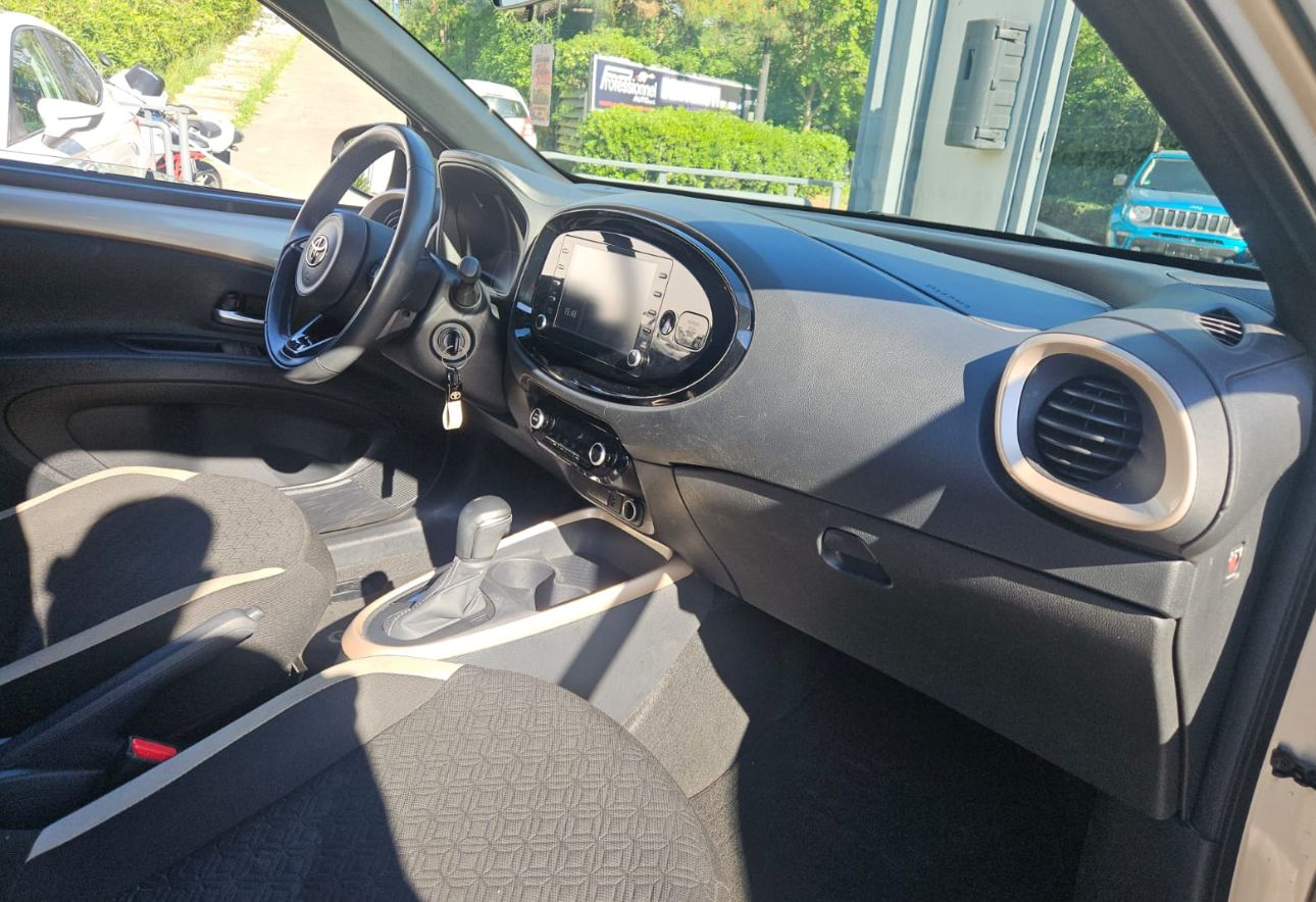Toyota AYGO X TREND 1000 cc