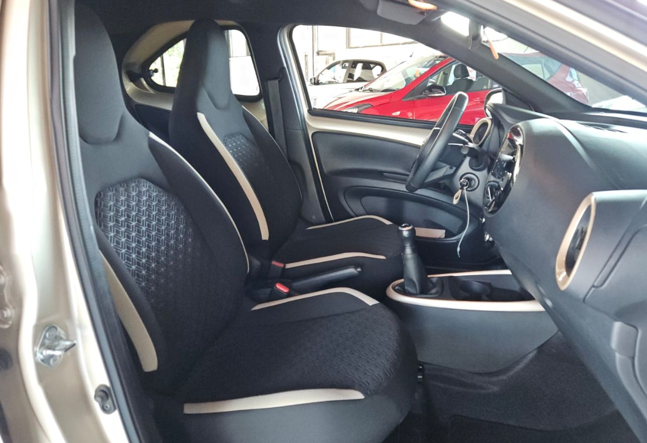 Toyota AYGO X TREND 1000 cc