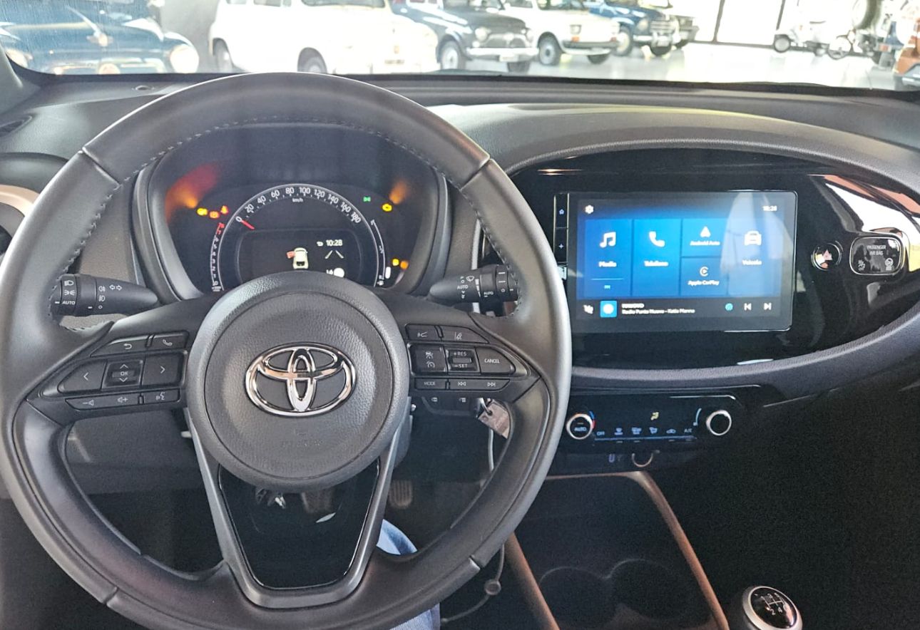 Toyota AYGO X TREND 1000 cc