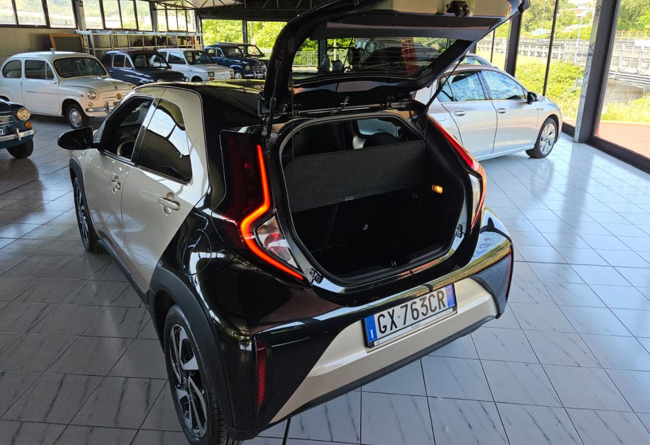 Toyota AYGO X TREND 1000 cc