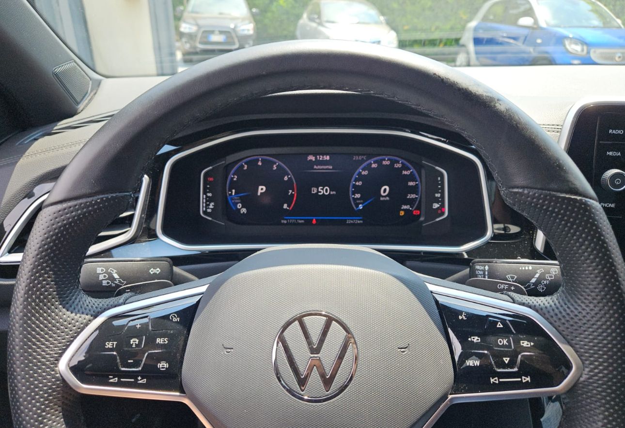 Volkswagen T-Roc R-Line 1500 cc