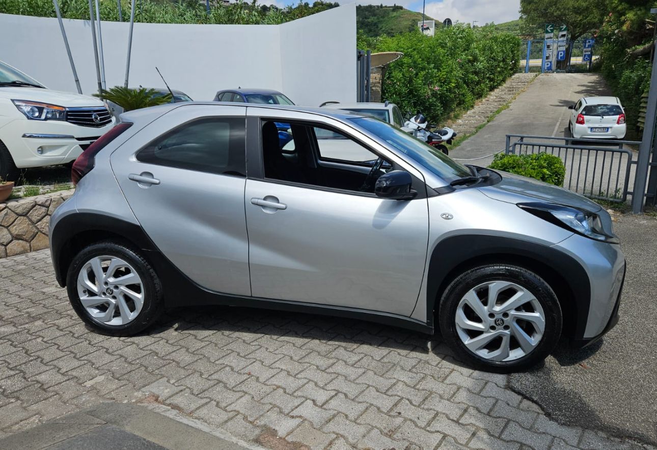 Toyota AYGO X ACTIVE PLUS 1000 cc