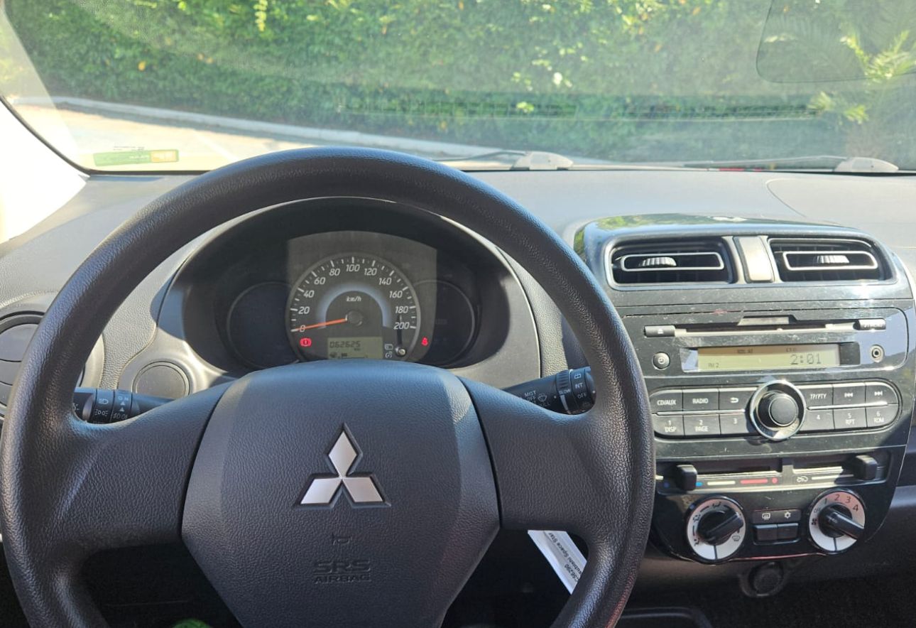 Mitsubishi SPACE STAR INVITE 1000 cc