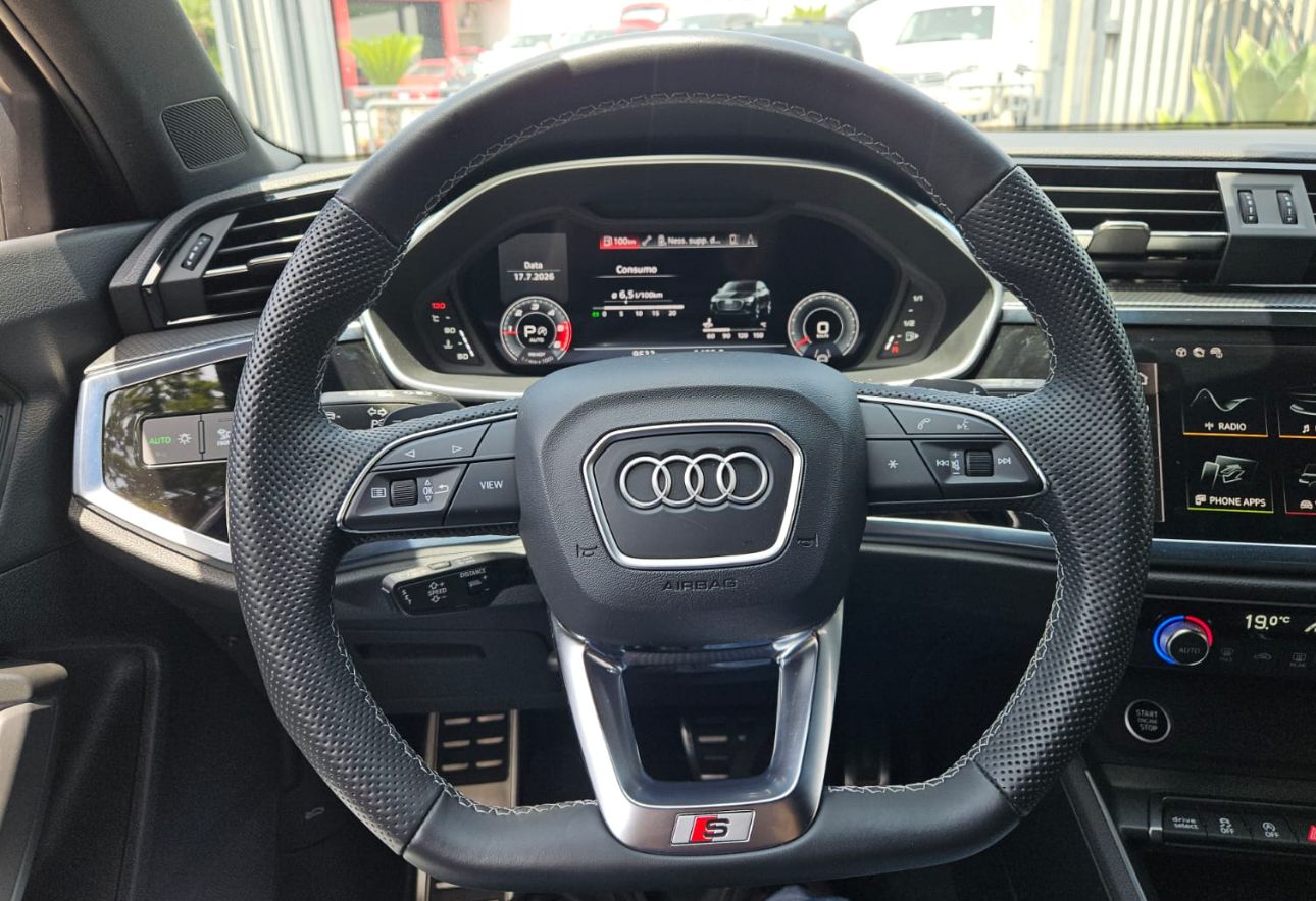 Audi Q3 SPB 35TDI S LINE S-tronic Black Identity 2000 cc