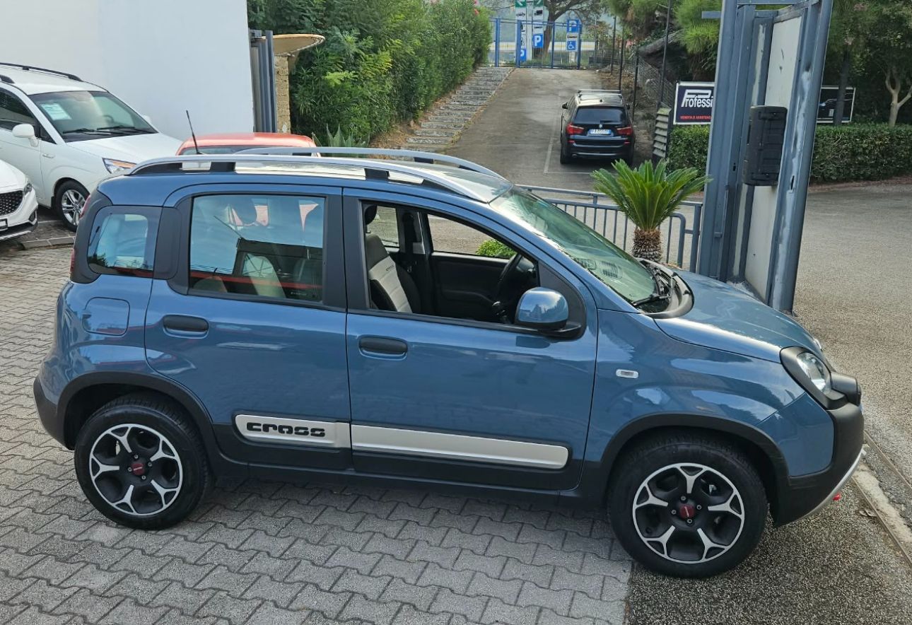 FIAT PANDA Cross FireFly Hybrid 1000 cc