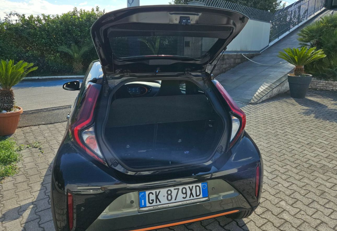 Toyota AYGO X LIMITED - AIR S-CVT 1000 cc