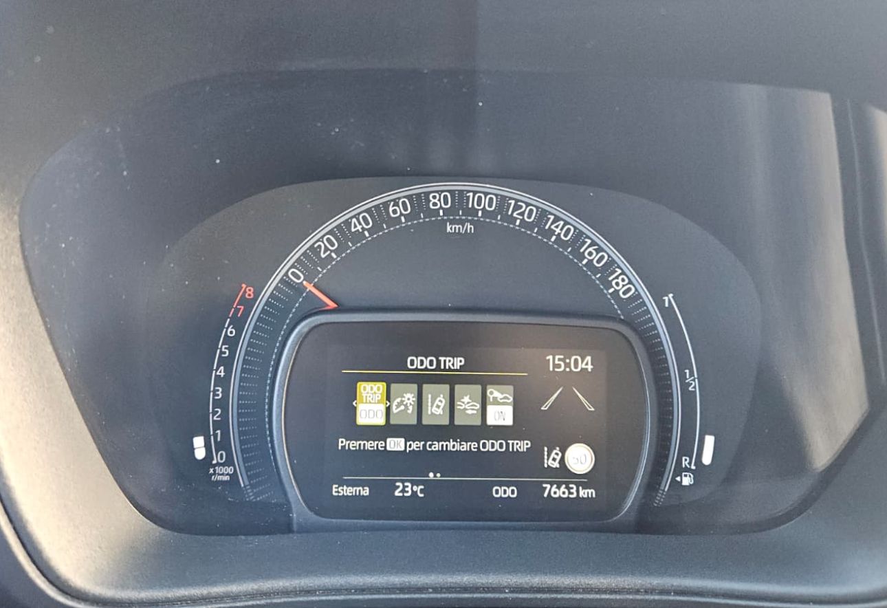 Toyota AYGO X TREND 1000 cc